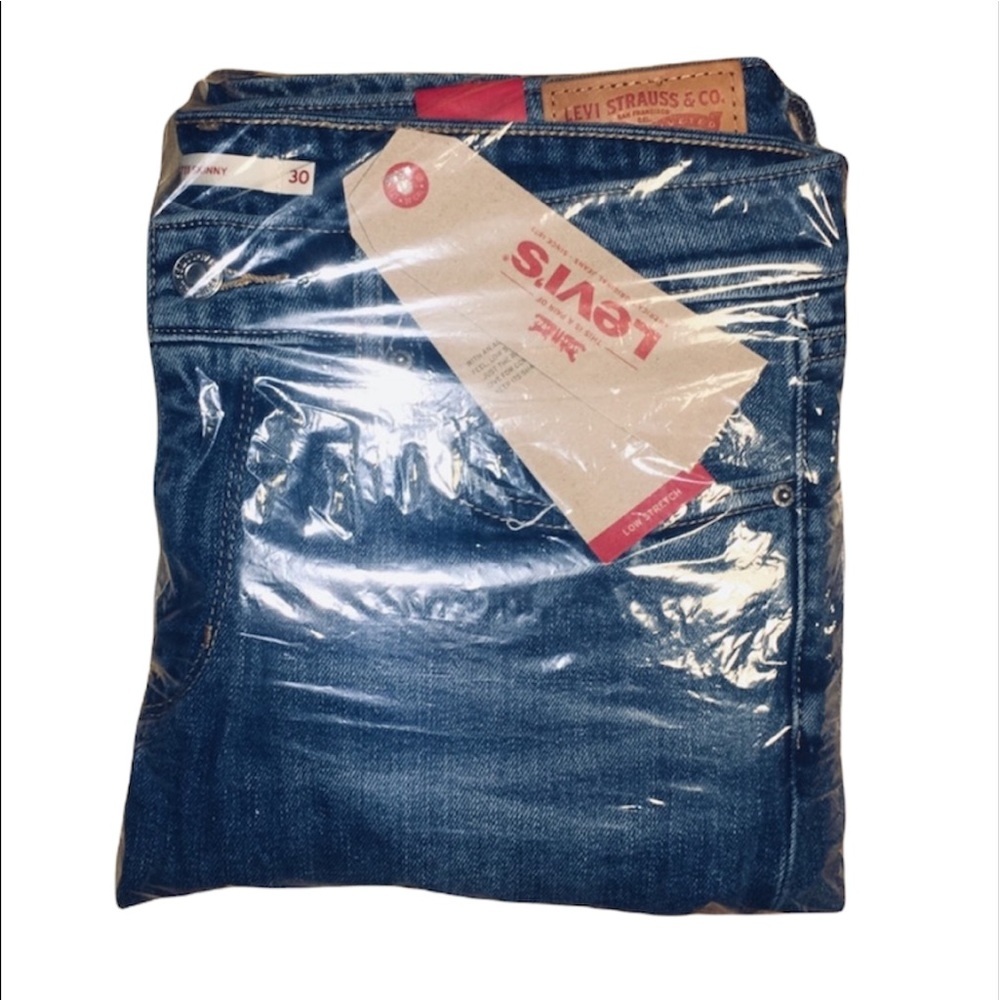 NWT Levi’s: Size 30x32 Long Ripped Blue Jeans - Picture 7 of 8
